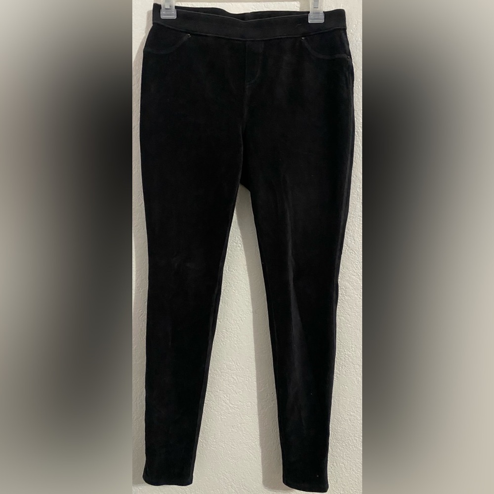 June & Daisy Black Leggings 
Small
